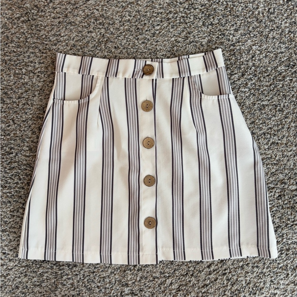 No Brand White/Cream Striped Mini Skirt Buttoned Front Boho Medium (small fit)